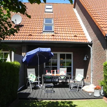 With 2 Bedrooms Tatil Evi Carolinensiel